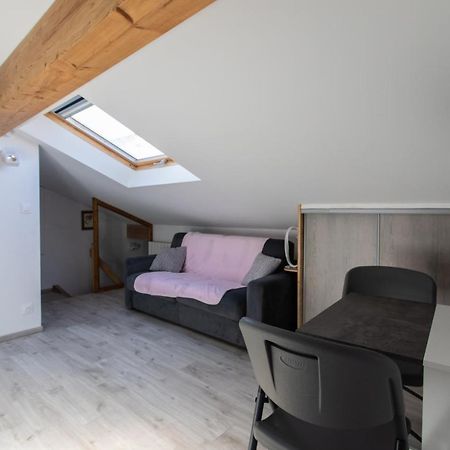 Le Coq Charmant Petit Studio En Centre Ville D'埃姆布能 外观 照片