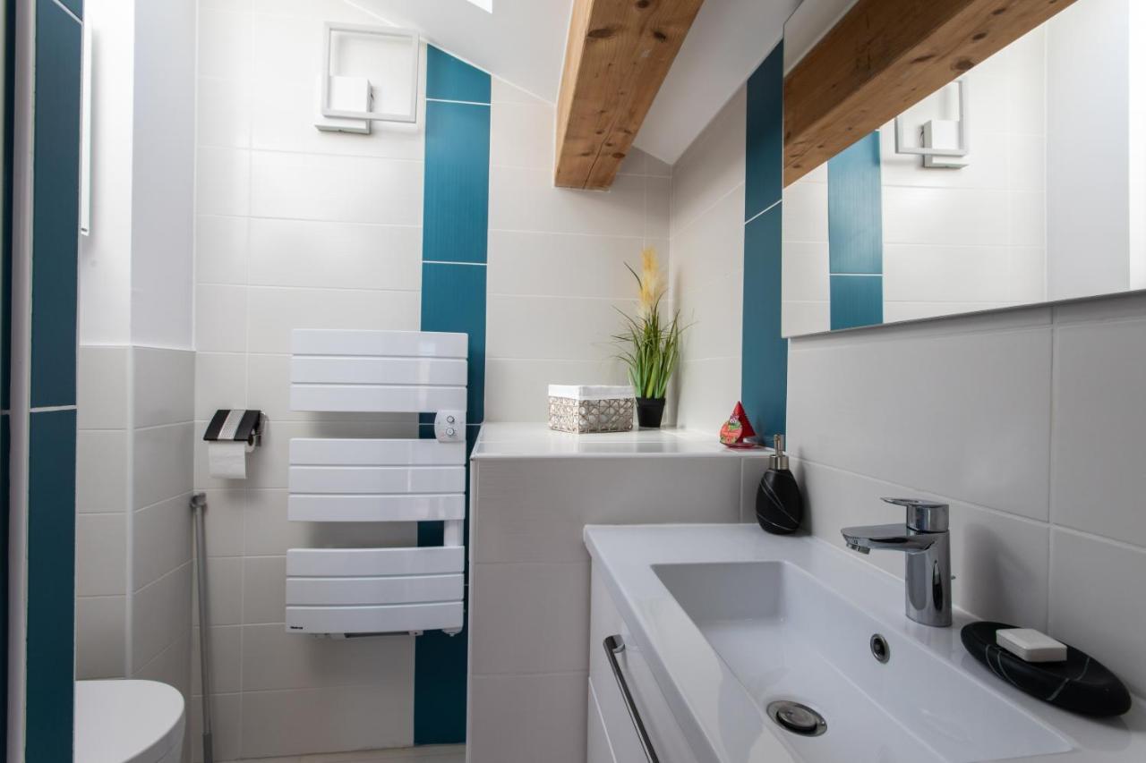 Le Coq Charmant Petit Studio En Centre Ville D'埃姆布能 外观 照片