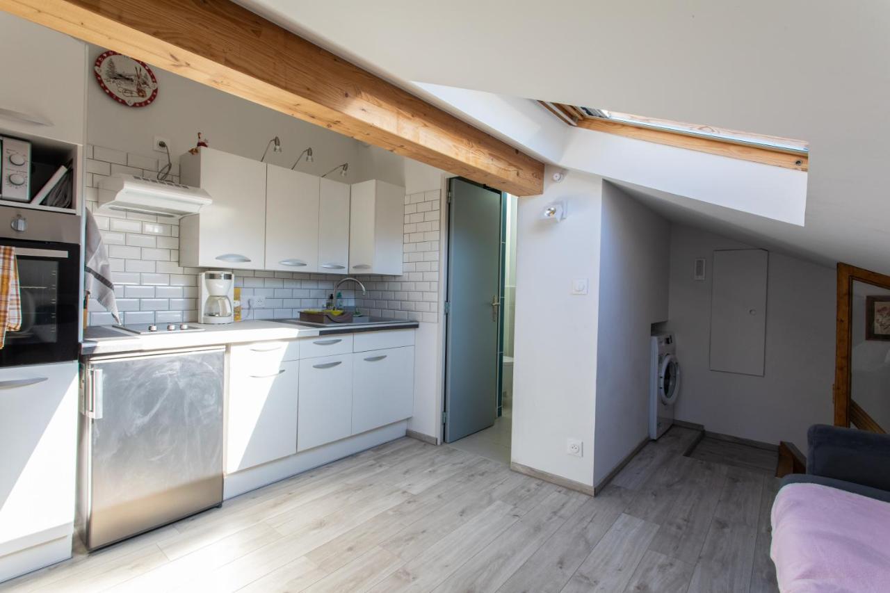 Le Coq Charmant Petit Studio En Centre Ville D'埃姆布能 外观 照片